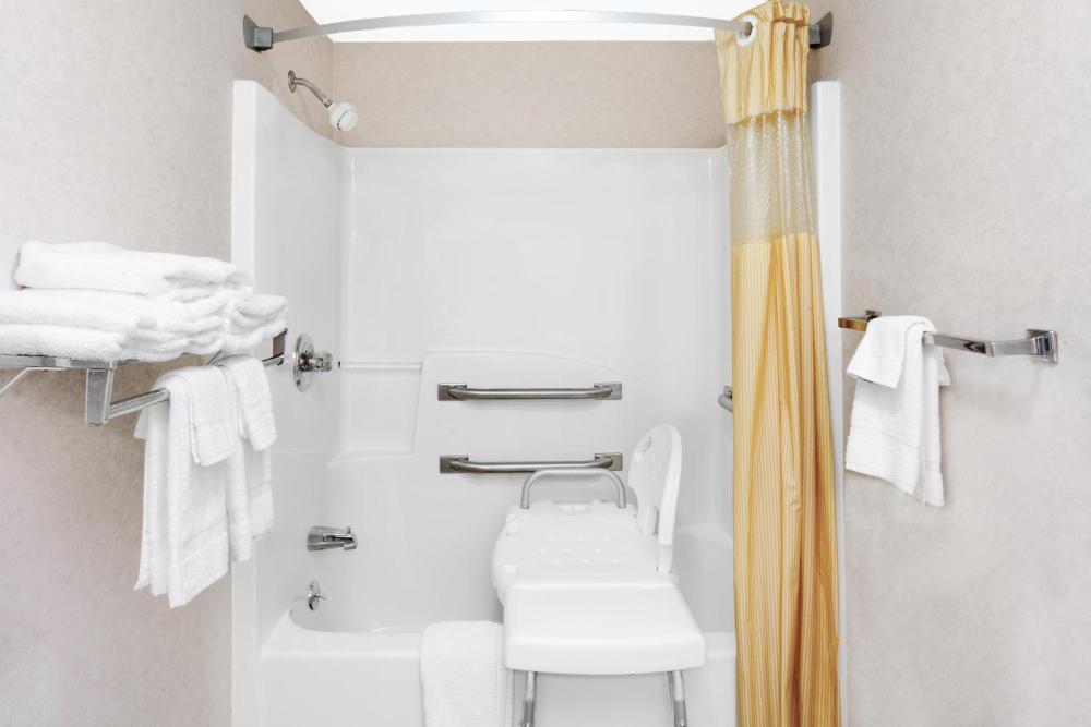 Queen Room with Two Queen Beds - Disability Access/Non-Smoking interior